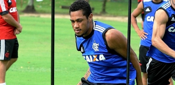 Dúvidas e falta de pagamento mantêm Hernane no Fla. Pelo menos por enquanto