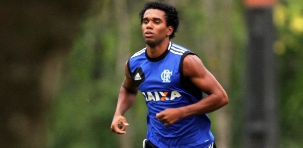 Informação truncada causa divergência e tira Luiz Antonio de jogo do Fla