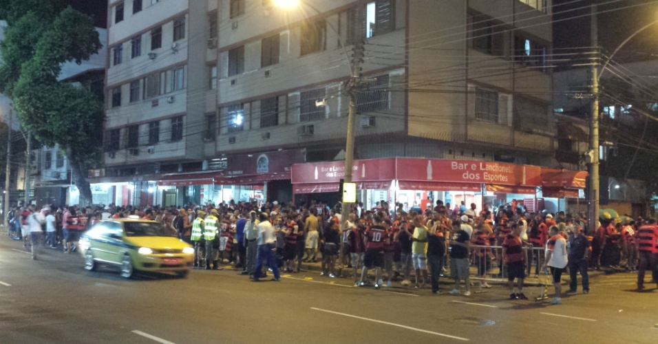 Cambistas atuam livremente no clássico entre Fla e Vasco