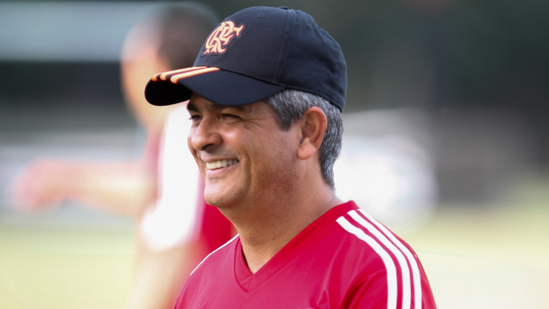 Com o Flamengo em crise, Ney Franco viaja para a Disney