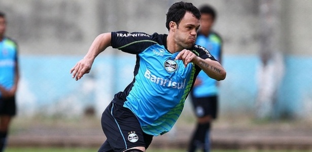 Saída de Barcos ajudou, mas só adeus de Edinho e Kleber salvam o Grêmio