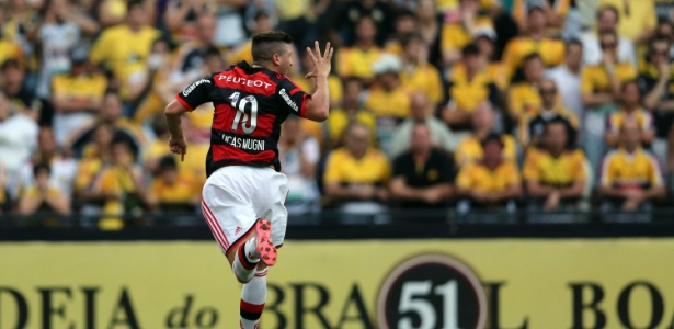 Mugni chegou no Fla para ser camisa 10. Mas foi de volante que ganhou Luxa