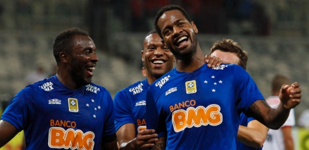 Contratação mais cara do Cruzeiro vive drama e já beira um ano sem jogar