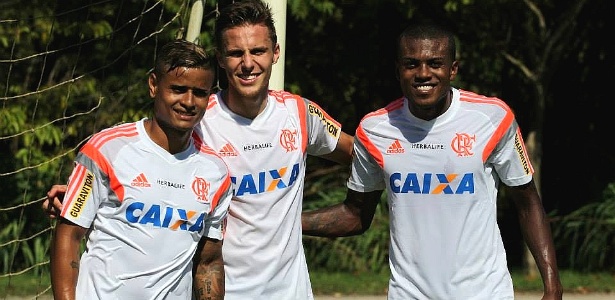 Flamengo inicia semana de jogos e tenta encontrar cara para 2015