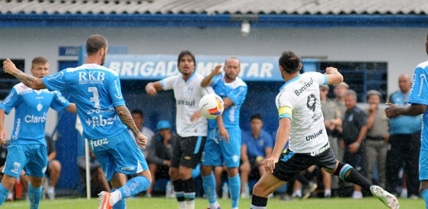 Pré-temporada do Grêmio lança dúvida sobre ataque e guarda vaga de Giuliano Comente