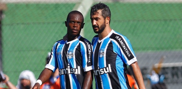 Joia de 17 anos ganha novo teste para virar titular no Grêmio