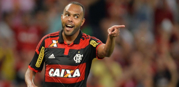 Grêmio planeja investida em Alecsandro, mas Flamengo veta saída