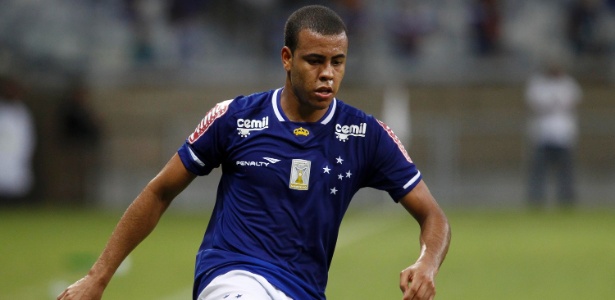 Cruzeiro descarta novo lateral direito e reforça confiança em Mayke