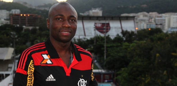 Antes carente, lateral esquerda do Fla ganha concorrentes e assegura briga