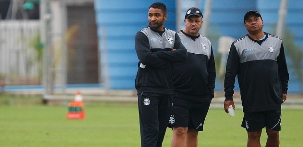 Técnico estreante no Grêmio tem motivos de sobra para temer Serra Dourada Comente
