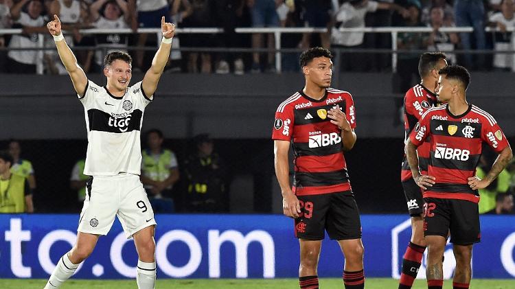 Bruera celebra gol marcado em Olimpia x Flamengo, partida das oitavas da Libertadores