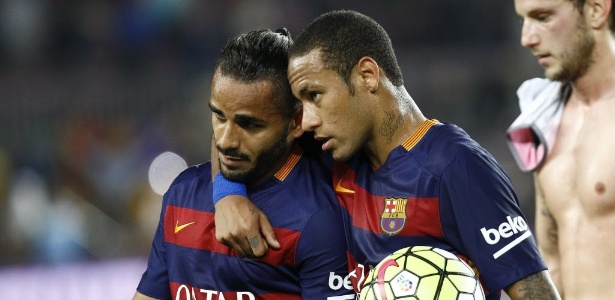 Lateral prefere seguir no Barcelona, mas aceita conversar com o Cruzeiro