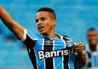 Ele abriu (sem querer) o caminho para Malcom. Hoje, busca lugar no Grêmio
