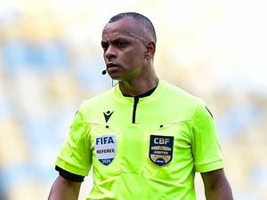 Árbitros que foram à Copa vão apitar mata-mata entre Fluminense e Vasco