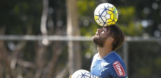 Necessidade por melhora ofensiva pode acelerar estreia de Sóbis no CruzeiroCOMENTE
