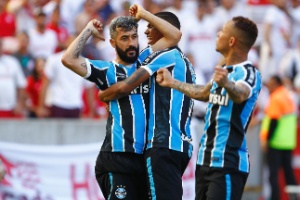 Presidente do Grêmio veta patrocínio de trator e encerra corneta Gre-Nal