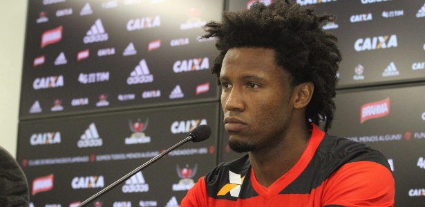 Rafael Vaz vira página vascaína ao vestir camisa do Fla pela 1ª vez