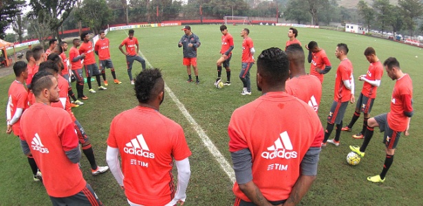 Sob sombra de Abel, Zé Ricardo vê evolução e mantém time contra Santa Cruz