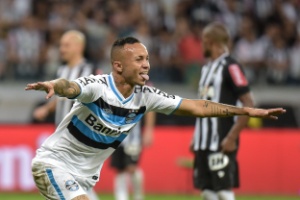 Everton demora para crer em gol de rachão que fechou vitória do Grêmio