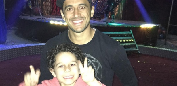 Aversão a games e apego à família: outro lado do cruzeirense Robinho