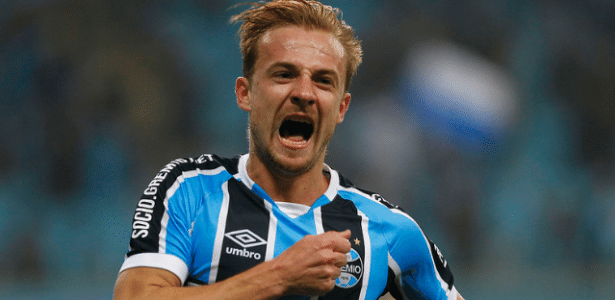 Otimista, Grêmio pede posicionamento final de lateral sobre renovação