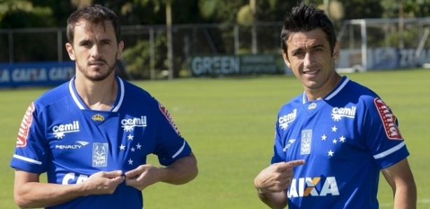Lucas e Robinho são apresentados no Cruzeiro e negam atritos no Palmeiras