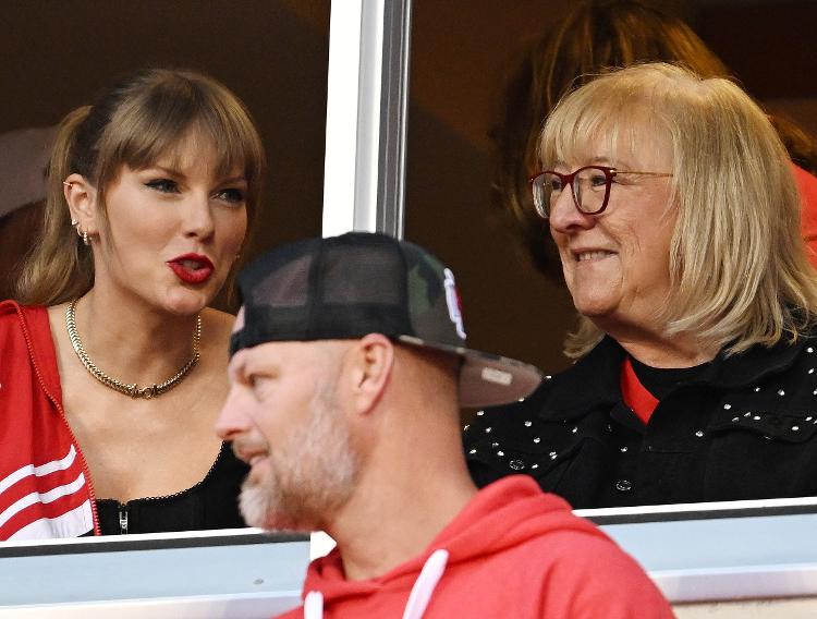 Foco em Taylor Swift durante jogos gera controversa e liga de futebol se  explica