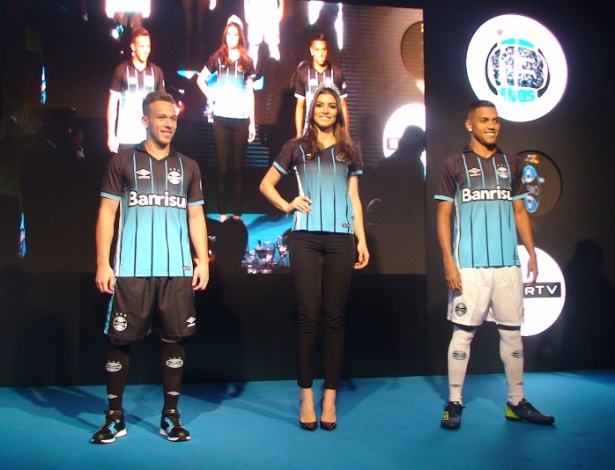 Grêmio lança terceira camisa de olho em mística do ano passado