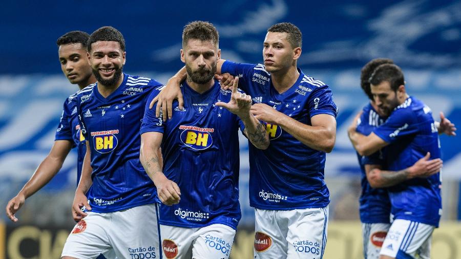 Cruzeiro Goleia Brasil Rs Com Show E Golaco De Sobis De Antes Do Meio Campo 05 12 2020 Uol Esporte