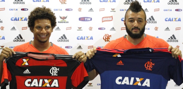 Flamengo se protege e amplia contratos com Alex Muralha e Willian Arão