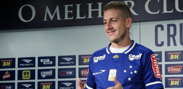 Com um jogador a mais, Cruzeiro tem lista de favoritos para dispensa