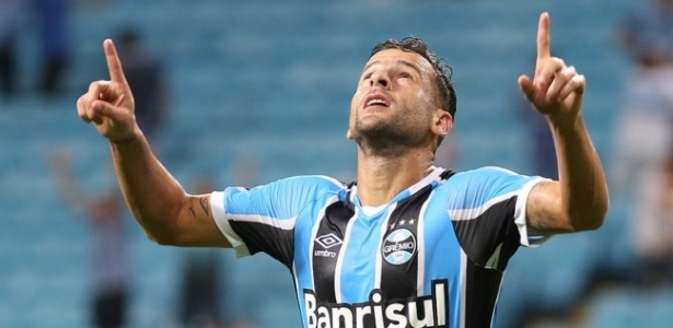 Bobô sente lesão e aumenta problemas no ataque do Grêmio para pegar o Galo