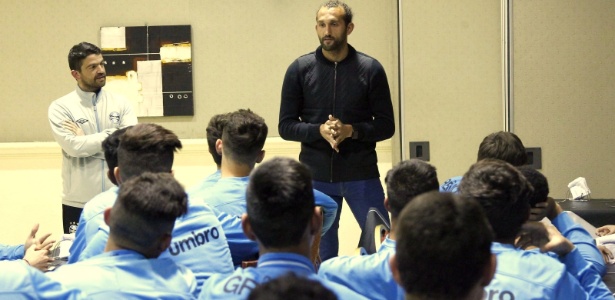 Barcos reforça ligação ao Grêmio em palestra a jovens da base na Argentina