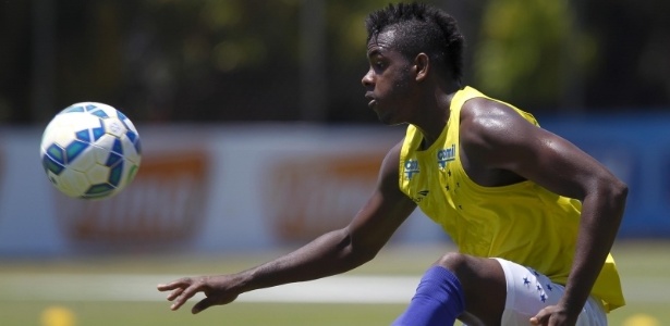 O que fez Deivid abandonar tática inovadora e voltar com esquema de Mano?