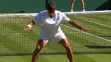 Tenista 'surfa' igual Matheus Cunha ao celebrar vitória em Wimbledon