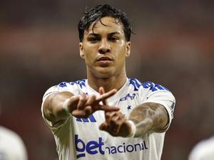 Cruzeiro bate Inter com golaço de Matheus Pereira e lesão de Pec na estreia