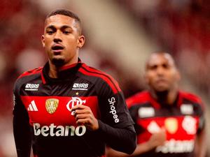 Lino vai das vaias com Filipe Luís à garçom do Flamengo em 2026 com Jardim