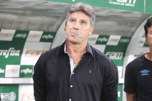 Titulares desmotivados ou usar reservas e perder ritmo? Grêmio vive dilema
