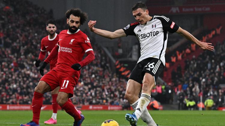 Salah salva Liverpool em empate com Fulham