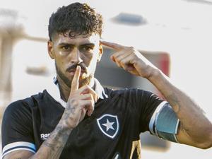 Palmeiras acerta contratação, e Alexander Barboza passa por exames médicos