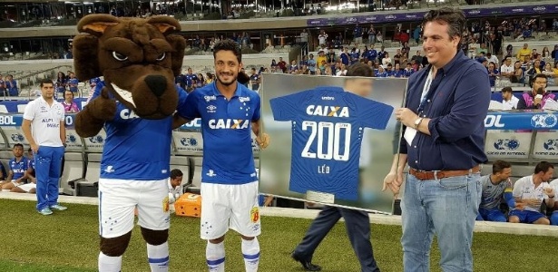 Léo volta ao time do Cruzeiro, mas revela tristeza por ausência de 2 meses