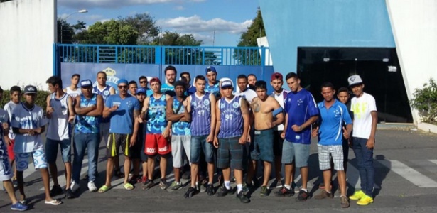 Cruzeiro tenta afastar crise em partida diante do Santos pelo Brasileirão