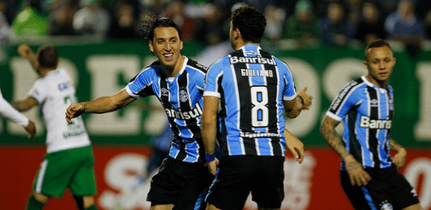 Lesões de titulares aceleram processo e Grêmio quer zagueiro para ontem