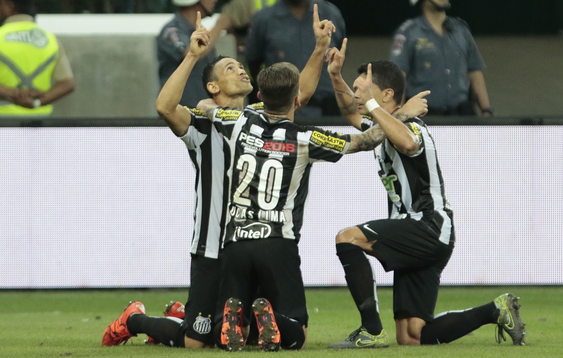 Ricardo Oliveira, Lucas Lima e Renato: nenhum dos três religiosos estará presente no jogo de logo mais, no Mineirão.