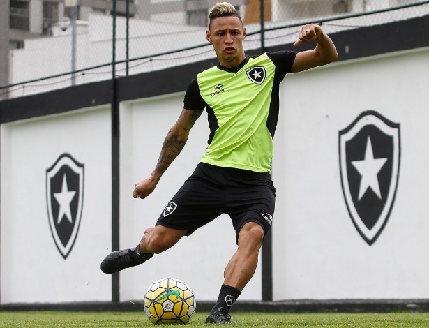 Mano se interessa e Neilton pode trocar Botafogo pelo Cruzeiro no fim do BR