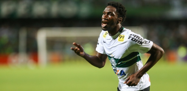 Atacante do Coritiba tem aval de Roger e entra na mira do Grêmio