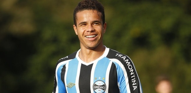 Sensação do time B de 20 anos ganha primeira chance no principal do Grêmio