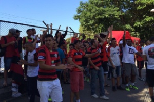 Delegação do Cruzeiro discute com torcedores flamenguistas em aeroporto