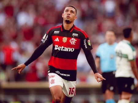 Flamengo Vence Coritiba com Superação e Pressiona Líder no Brasileirão
