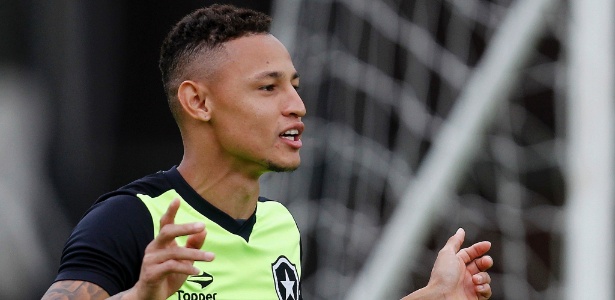 R$ 6 milhões: Cruzeiro estabelece preço para liberar Neílton ao Botafogo